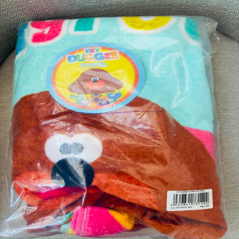 Hey Duggee Beach Towel Playground (140cm x 70cm)