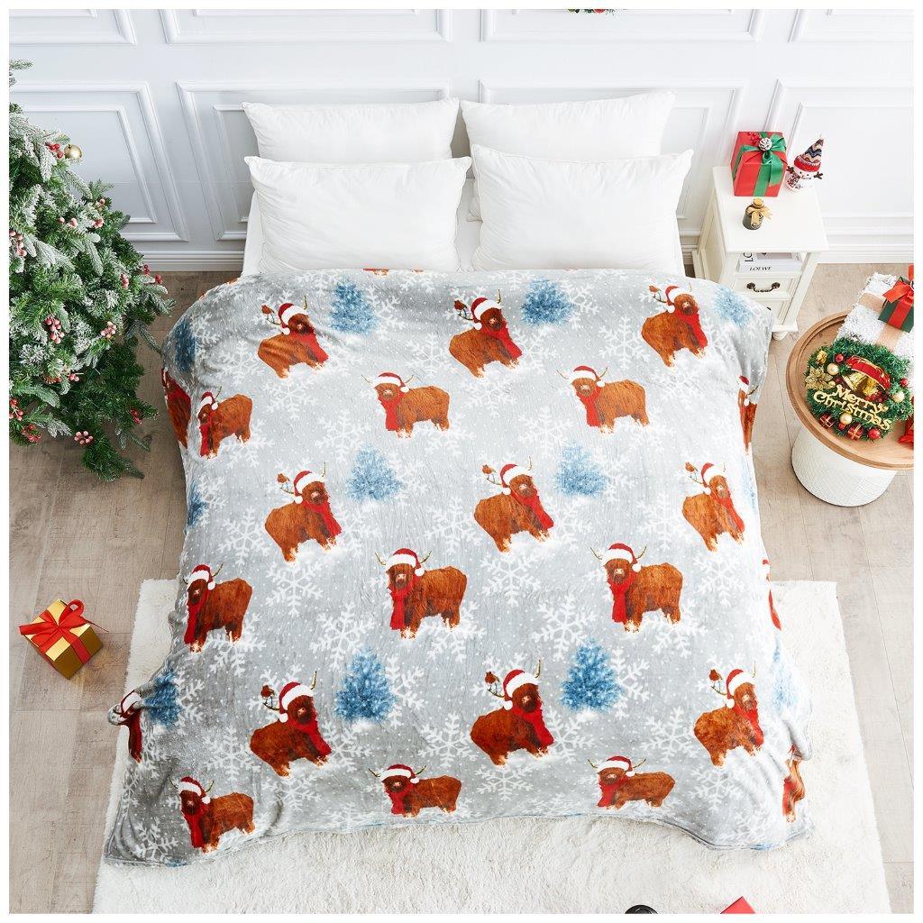 Christmas Winter Highland Cow Fleece Throw Blanket